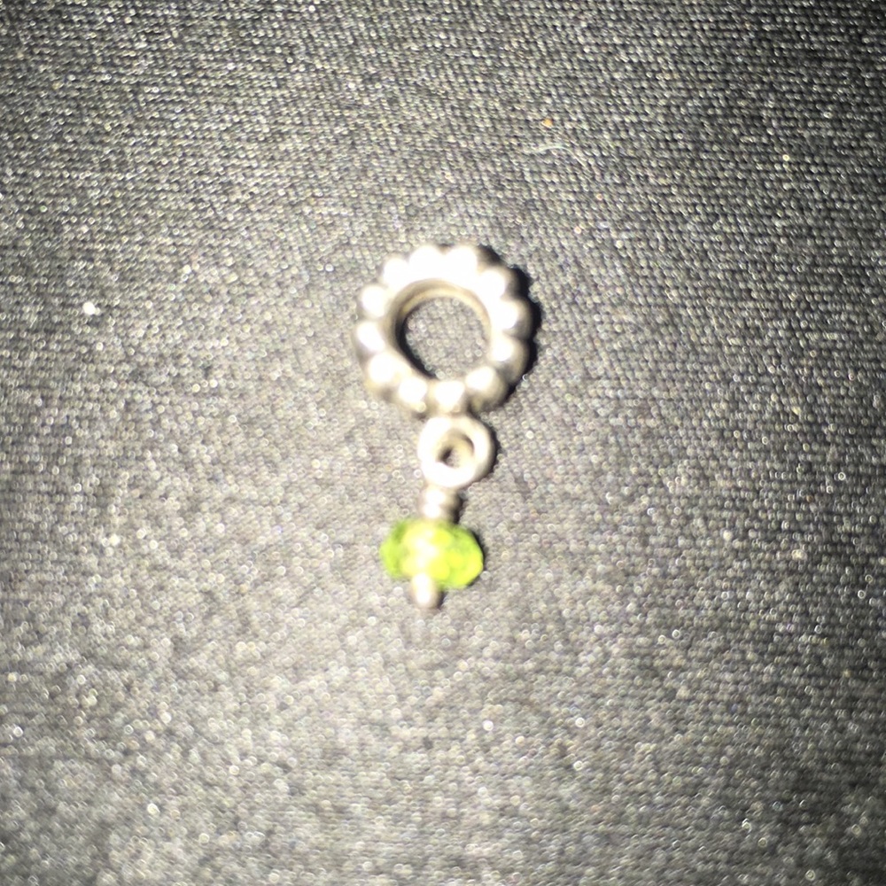 Pandora charm. Green/peridot